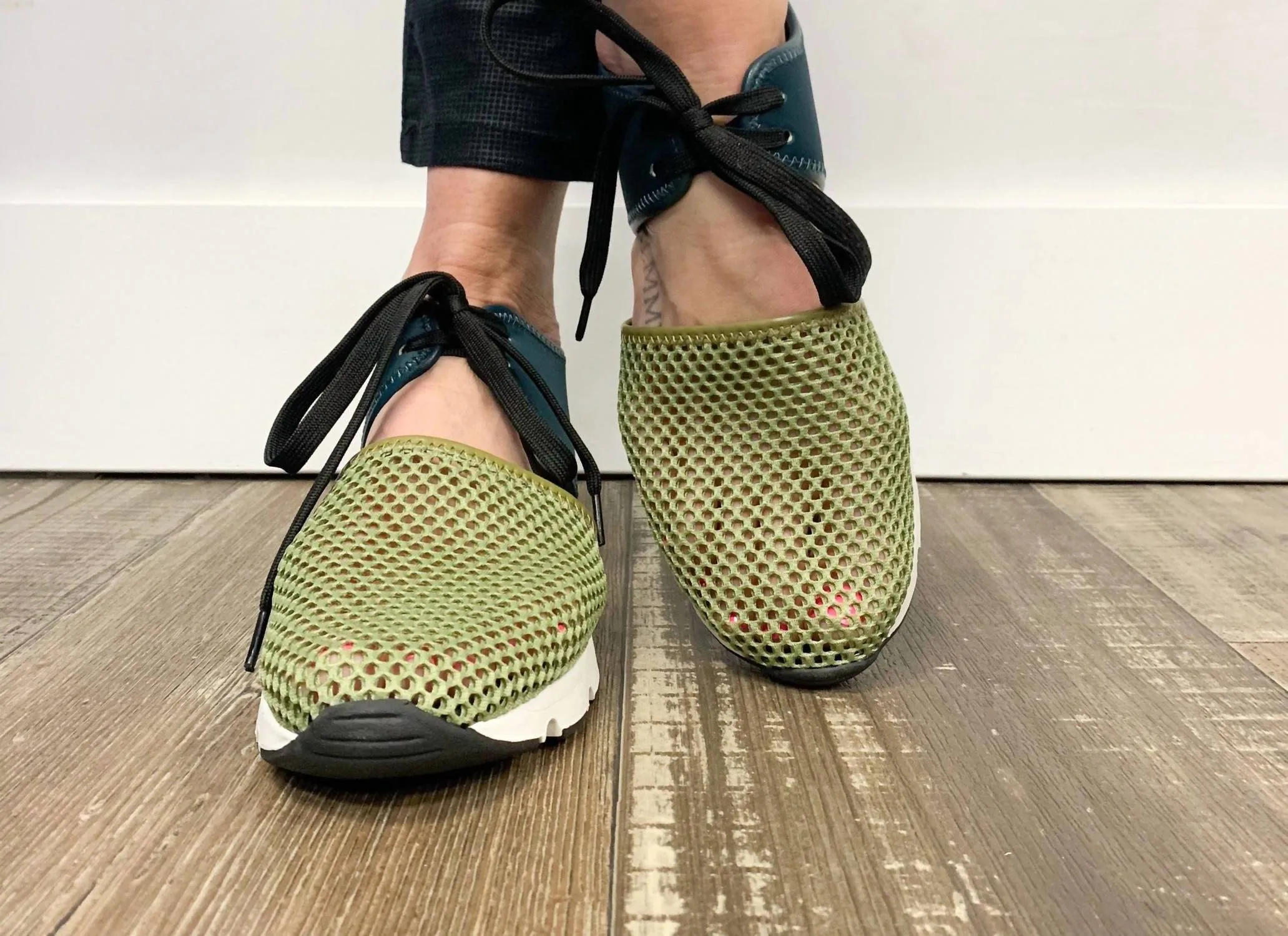 All Black - Women's Amazing Mesh In Two Tone Sneaker