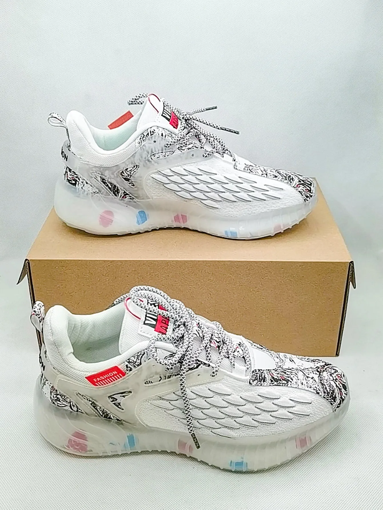 Men Letter Graphic Lace Up Front Chunky Sneakers