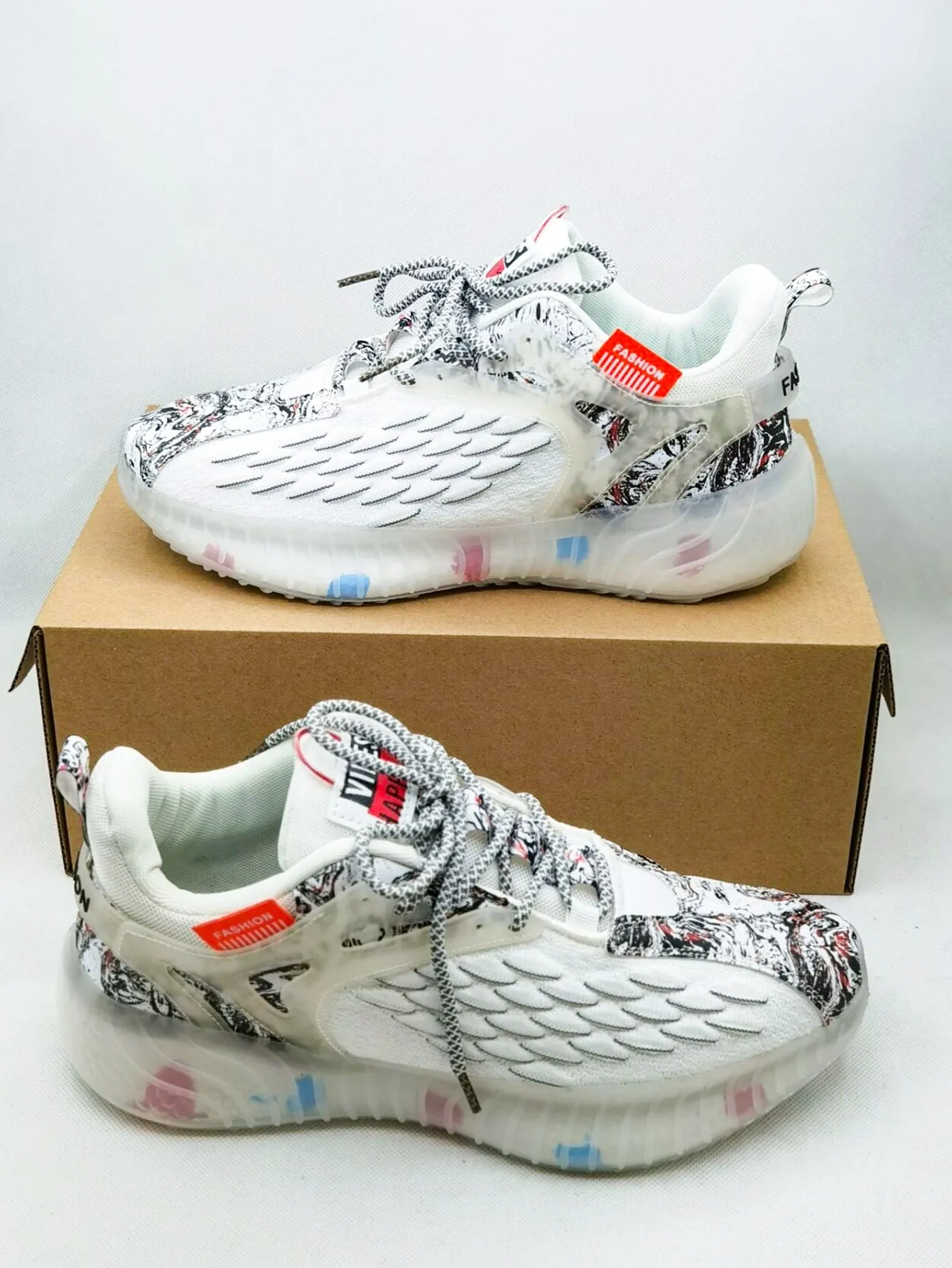 Men Letter Graphic Lace Up Front Chunky Sneakers