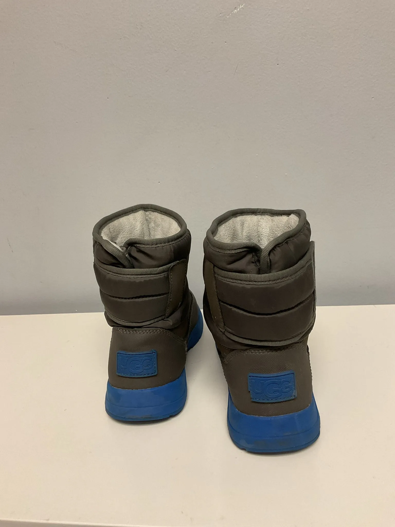 Ugg Child Shoe Size 2 Gray & Blue Boots
